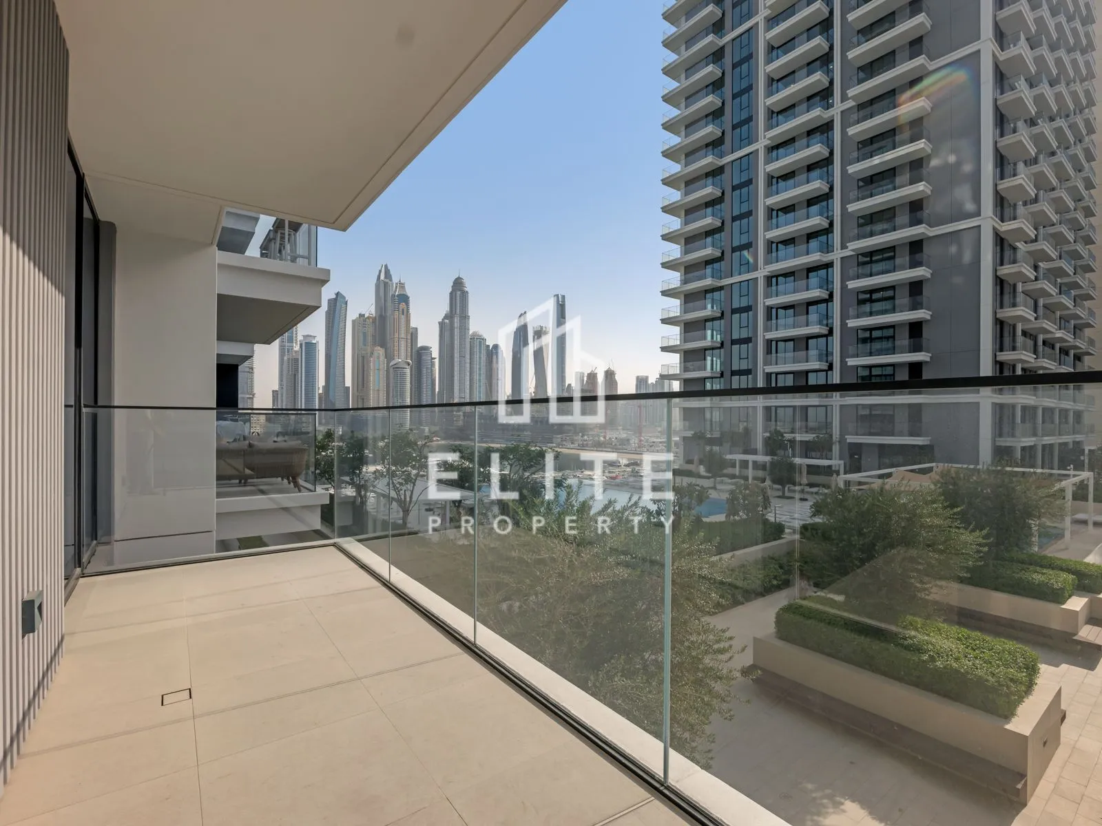 Cerca de la fecha de finalización | Plan de pago a 2 años tras la entrega — EMAAR Beachfront, Dubai Harbour, Dubai