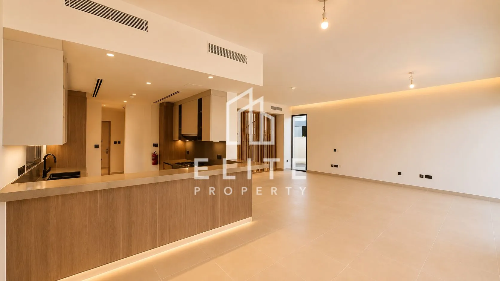 INTERIOR, CON EXPOSICIÓN AL SOL, A MEDIADOS DE JULIO — Harmony, Tilal Al Ghaf, Dubai
